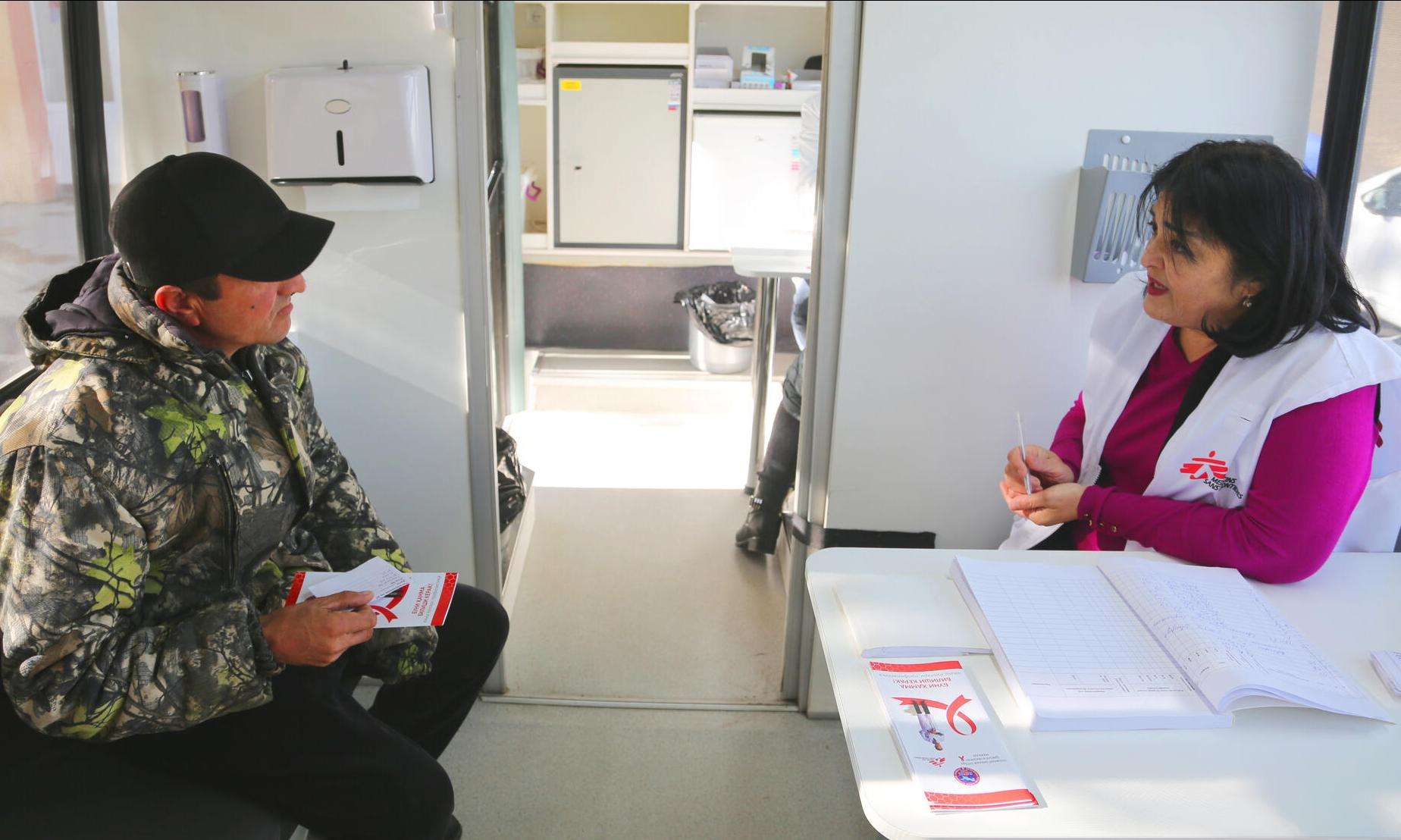 MSF Dr. Dilorom Babakhodjaeva provides consultations for people with HIV, hepatitis C, and syphilis in Tashkent, Uzbekistan. 