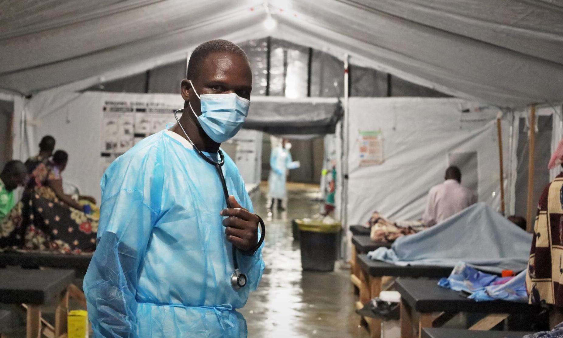 A health care worker wearing PPE in MSF's Cholera Treatment Center in Quelimane, Mozambique.