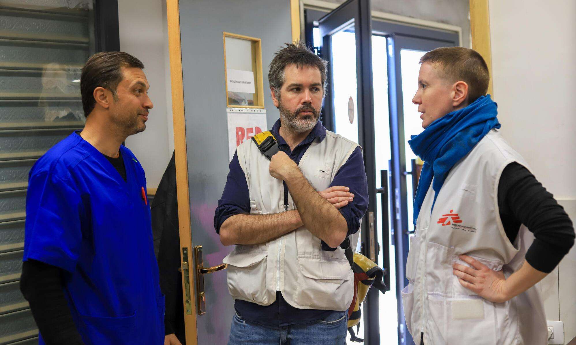 Christopher Lockyear speaks with other MSF staff on a visit to Gaza, Palestine.