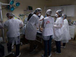 Group of Brazilian doctors around a COVID-19 patient