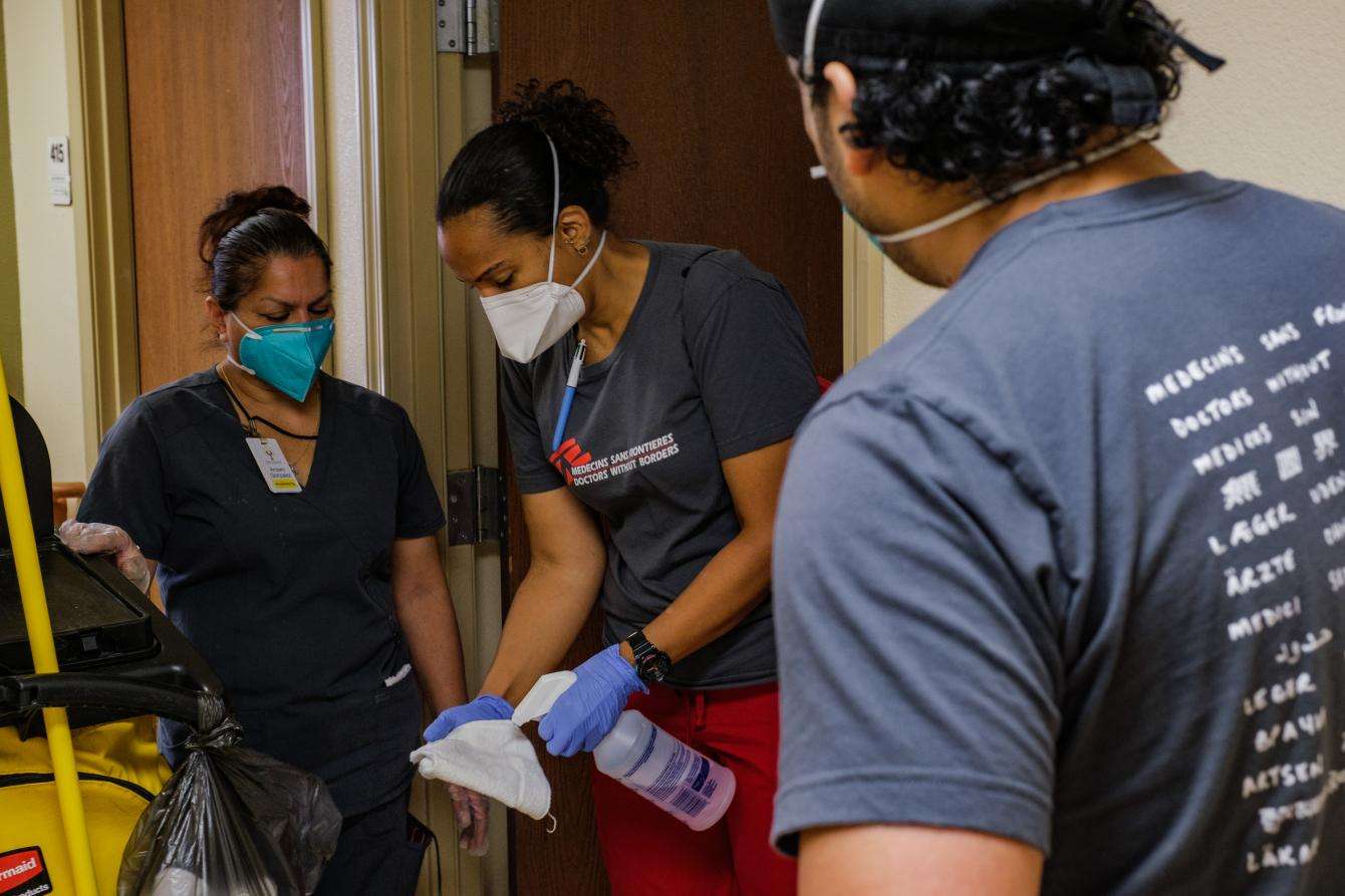 MSF's IPC nurse manager Kira Smith and MSF nurse Jonathan Garcia provide infection prevention and control guidance for an environmental services worker at Misty Willow Healthcare and Rehabilitation Center, a long-term care facility in Houston, Texas. 