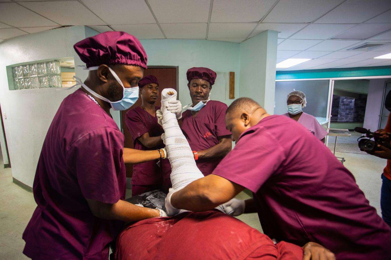 A medical team at MSF's emergency center in Turgeau, Port-au-Prince, is tending to a patient wounded during the Haiti earthquake. 