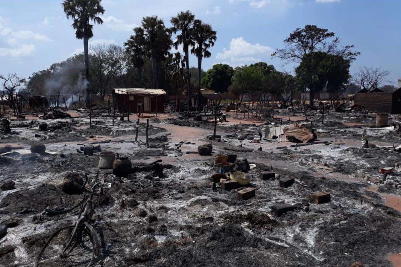 Violent clashes in Batangafo led to 10,000 people fleeing to seek shelter in an MSF-supported hospital.