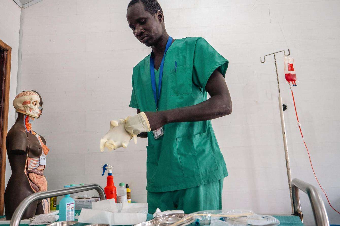 Gabriel Kalany, MSF Academy student, gets ready for a training session