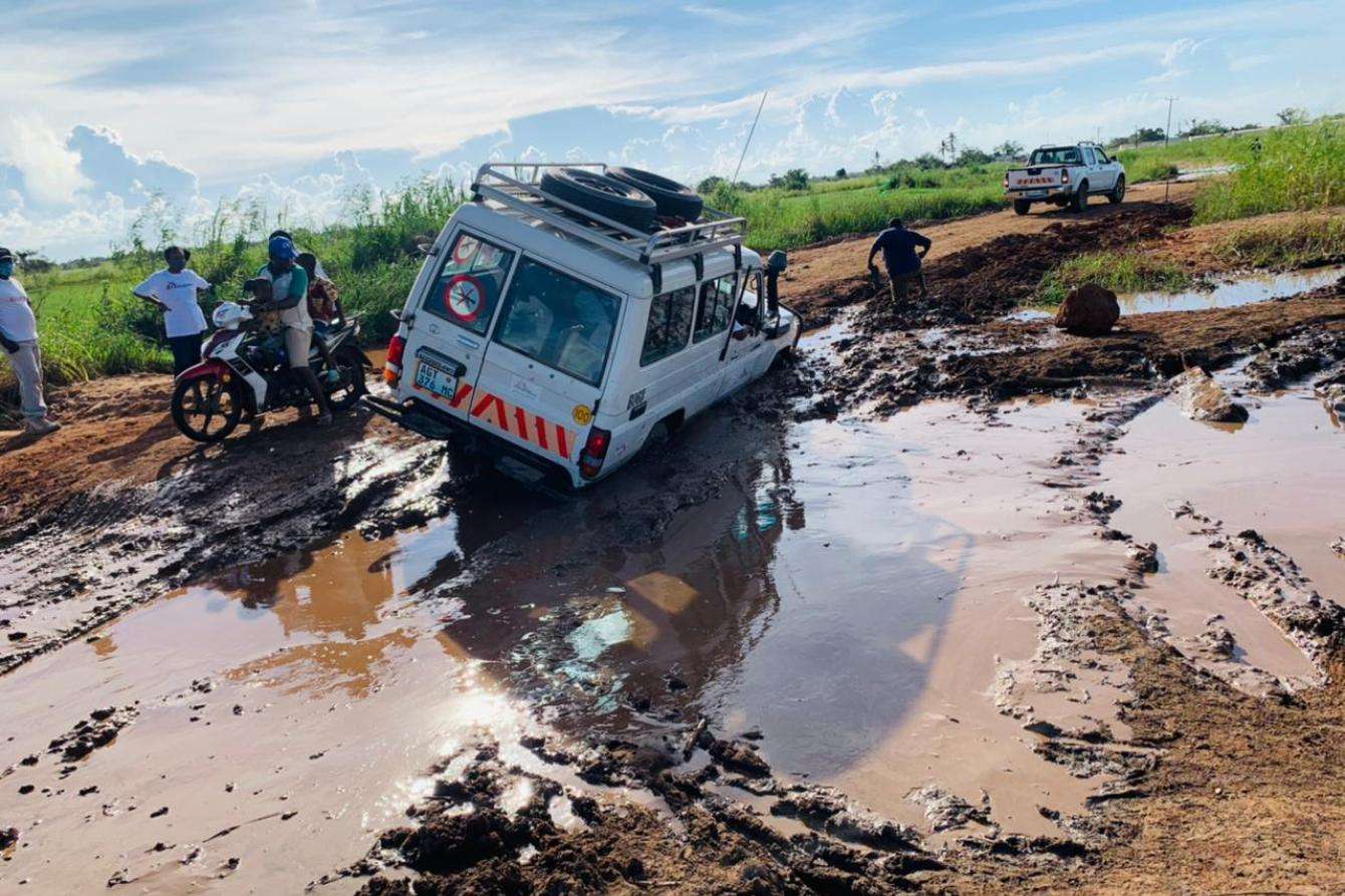 A white MSF vehicle gets stuck in muddy water on the way to Buzi, Mozambique.