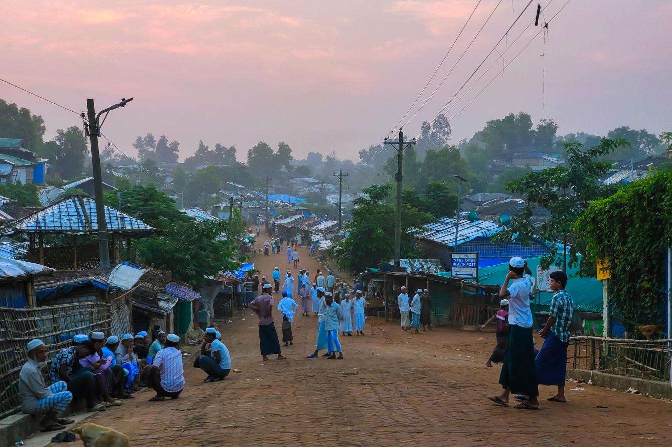 Rohingya refugees meet up and talk in the streets of the camps of Cox's Bazar.